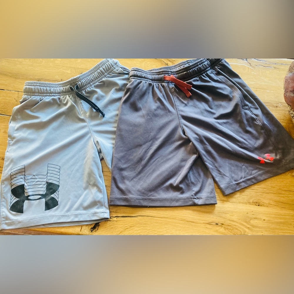 Under Armour boys Bball shorts. 2